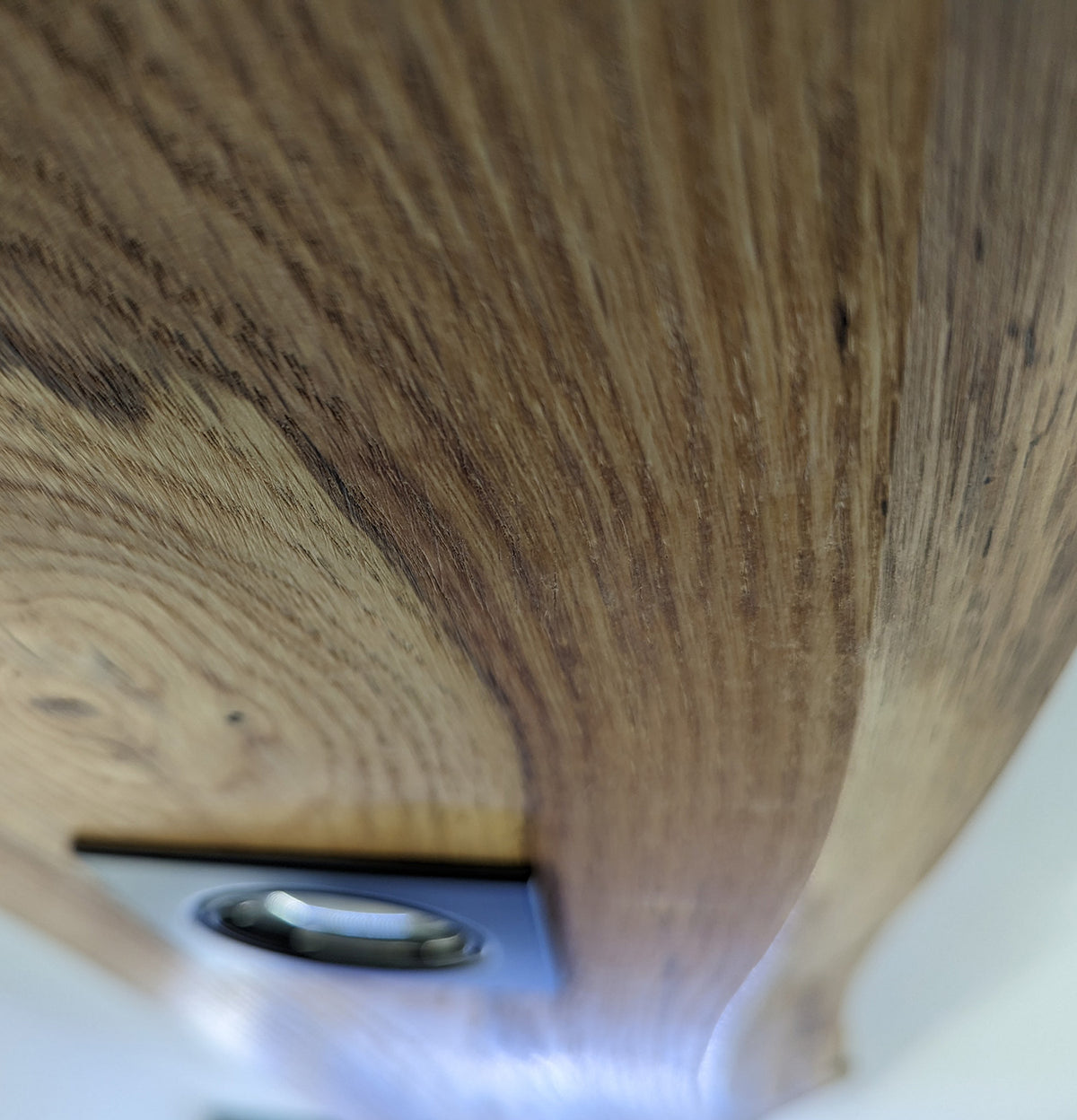 Plafonnier bois naturel spots et lumière indirecte