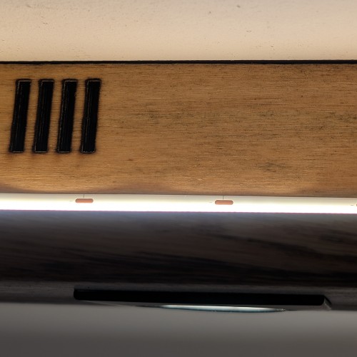 Plafonnier bois naturel spots et lumière indirecte