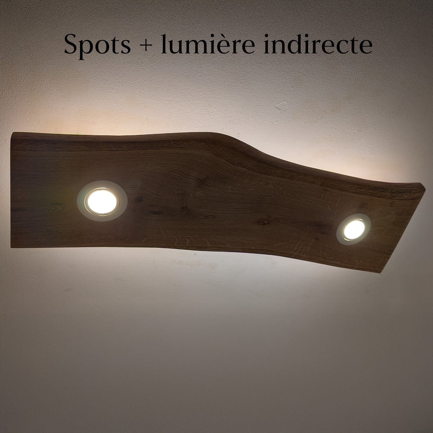 Plafonnier bois naturel spots et lumière indirecte