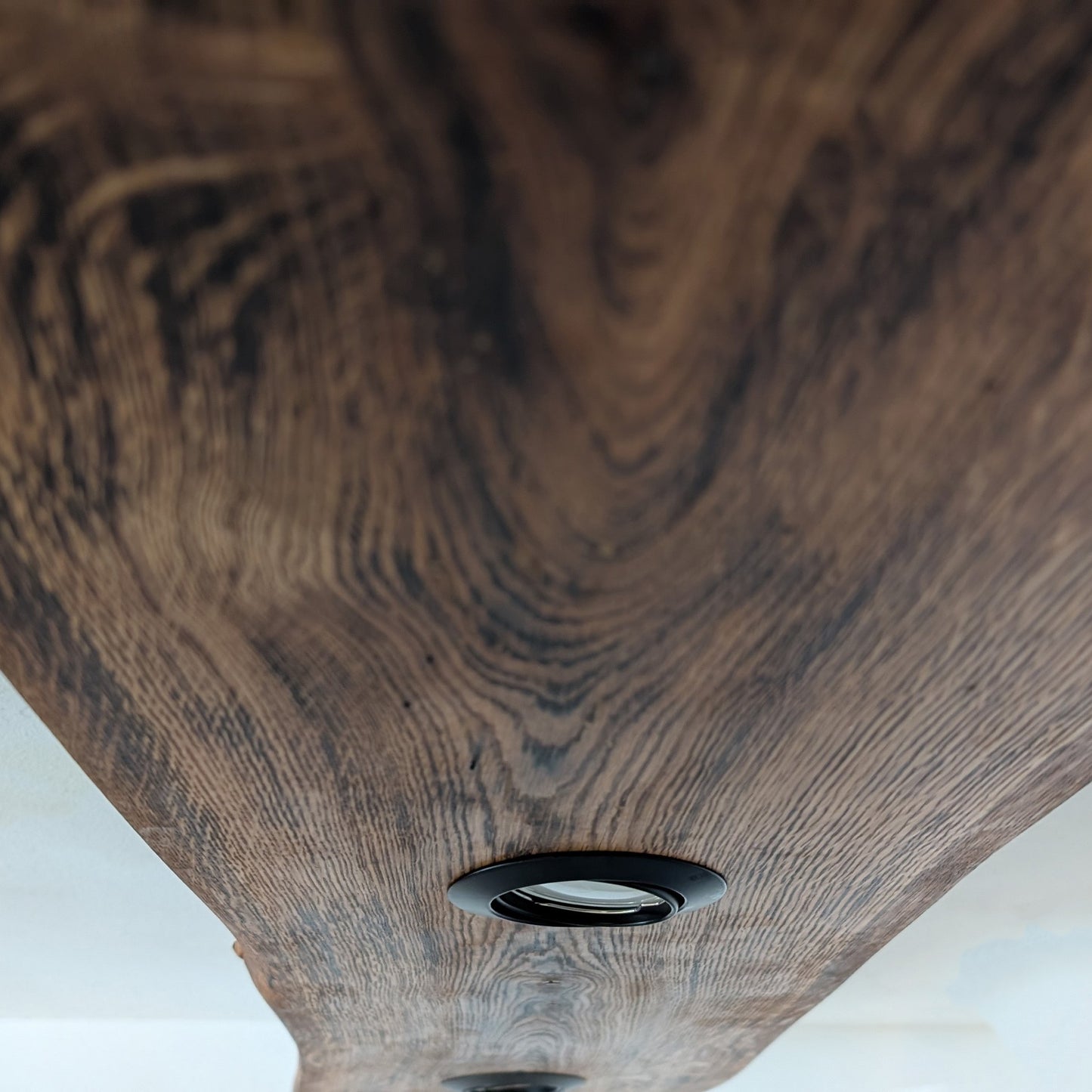 Plafonnier bois naturel spots et lumière indirecte